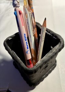 乾燥後に抜いた鉛筆たての中の様子