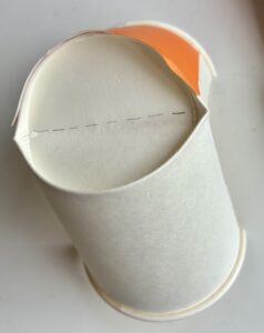 ちょっと色紙がはみ出しています。